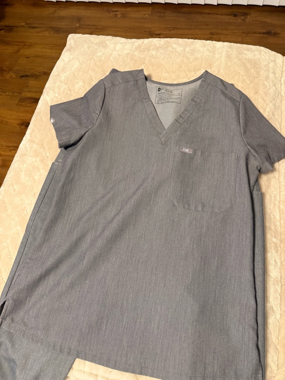 FIGS women’s scrub set